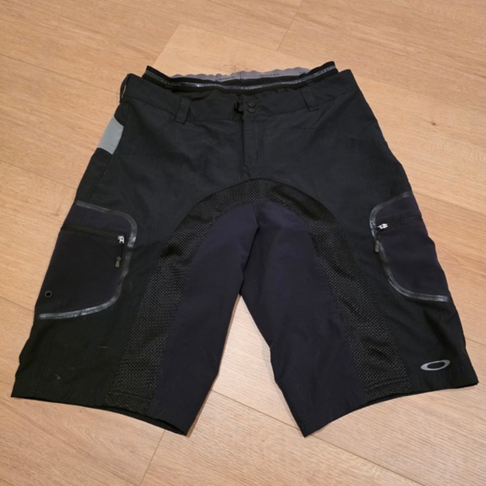Vintage Y2K Oakley‎ Cycling Shorts Mens 38 Lined Cargo Distressed MTB Downhill